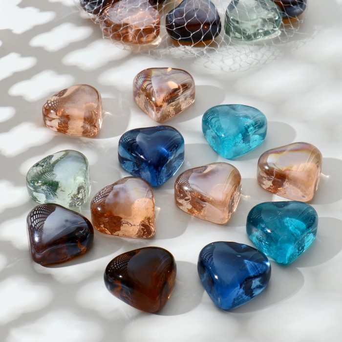 Перламутровые камни. Перламутр камень. Перламутровые камешки. Стеклянные камешки-сердце. Красивые перламутровые камни от природы.